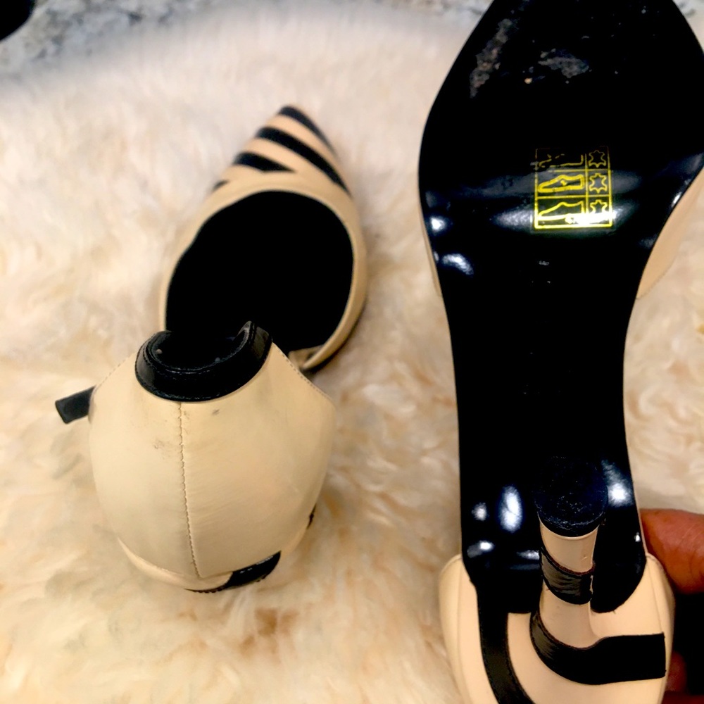 Channel shoe